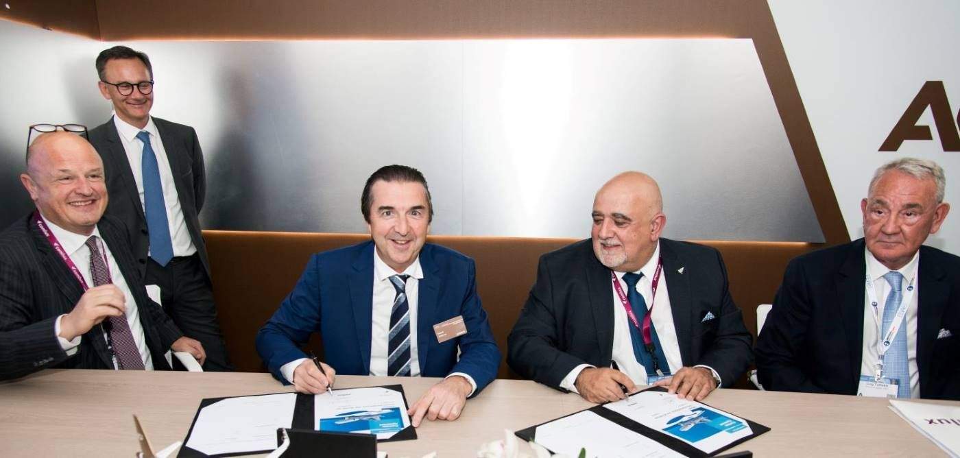 Richard Gaona, Executive Chairman & CEO Comlux, and Benoit Defforge, President ACJ, signing the 4th ACJ320 neo contract.