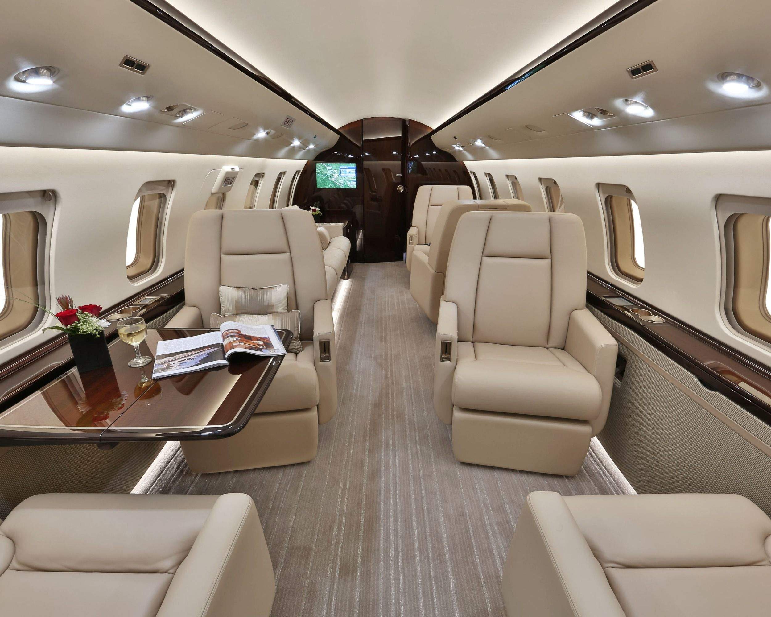 2018-09_Comlux_adds_Challenger_605_to_his_charter_fleet.jpg