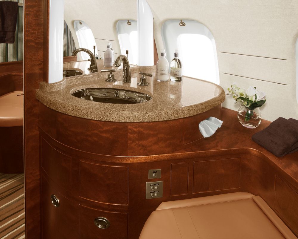 Aft lavatory - LQ.jpg